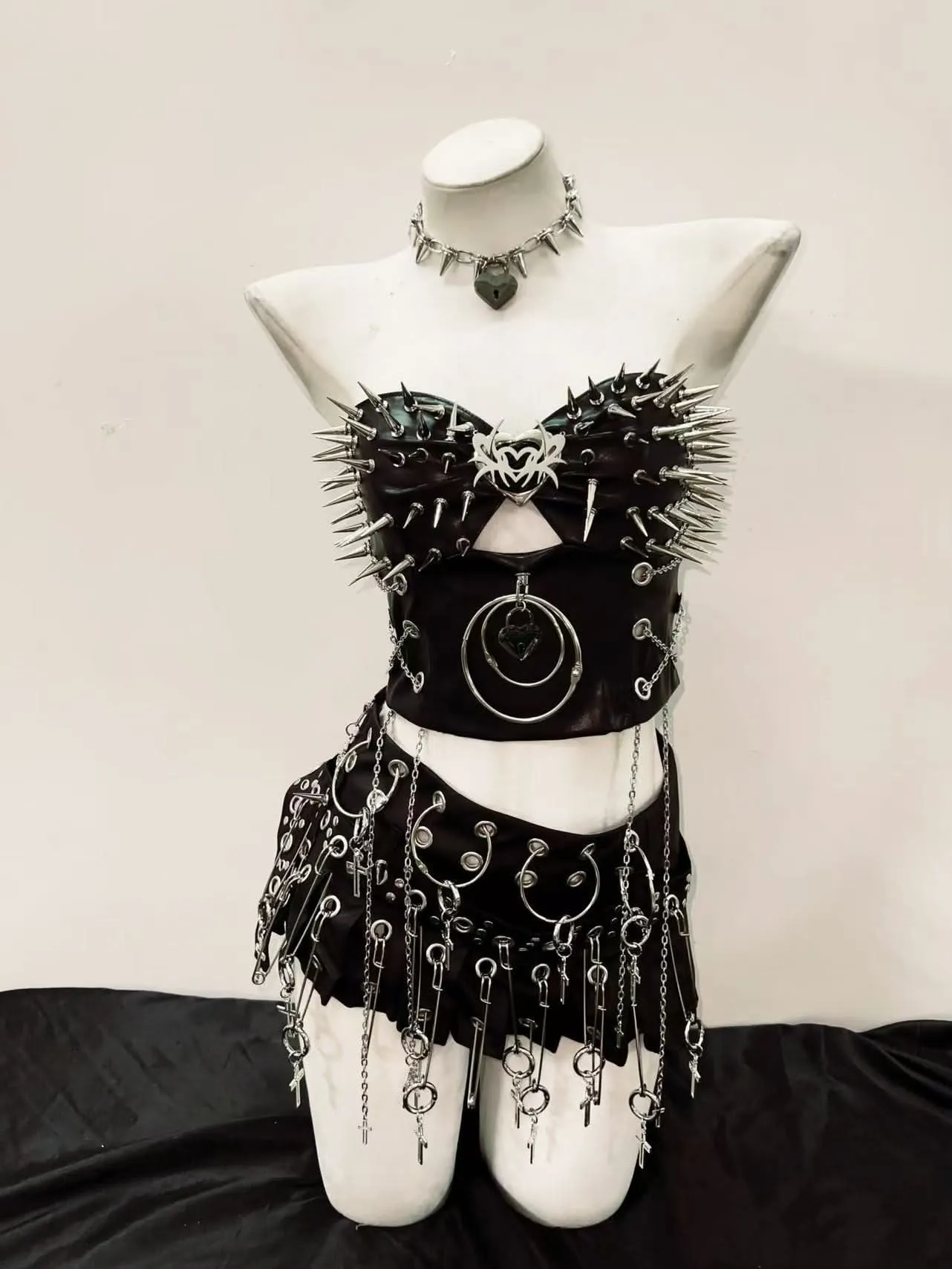 Hollow out o ring cross applique pleated A line cut out mini skirt