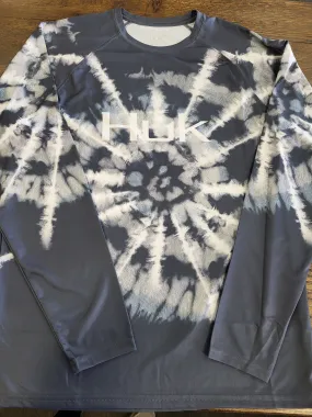 HUK MENS SPIRAL DYE PURSUIT LS SHIRT (VOLCANIC ASH)